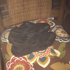 Nike Air Huarache Black low top new